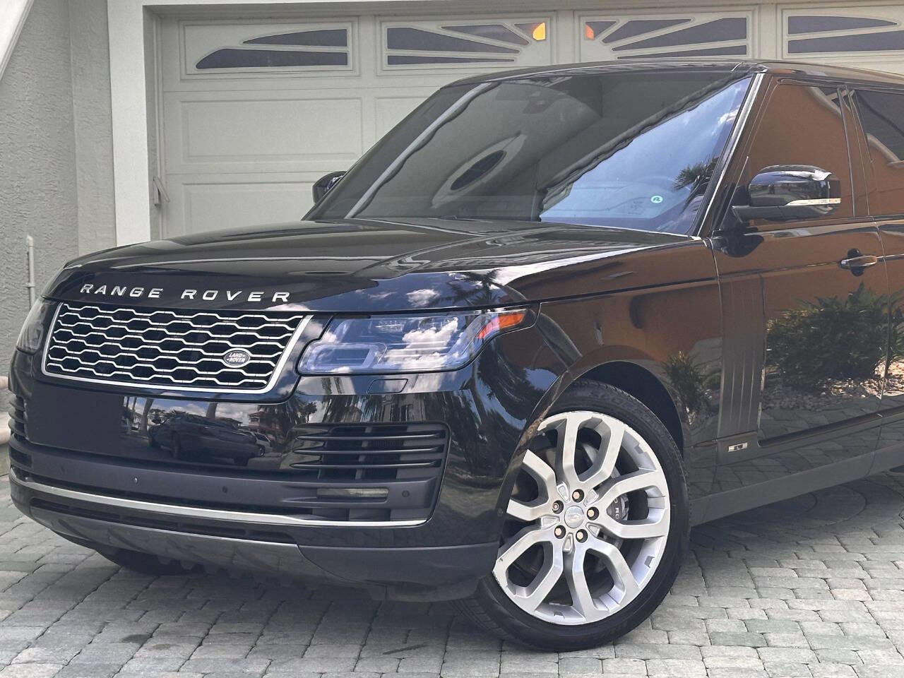 Used 2019 Land Rover Range Rover Long Wheelbase Supercharged image 2