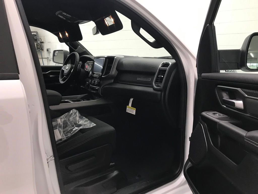 New 2026 RAM 1500 4x4 Crew Cab image 39