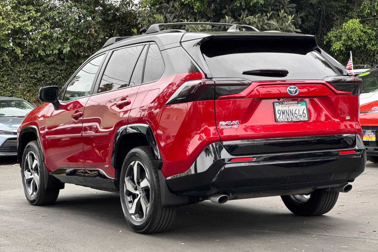 Used 2022 Toyota RAV4 SE w/ Weather & Moonroof Package AWD/4WD image 6