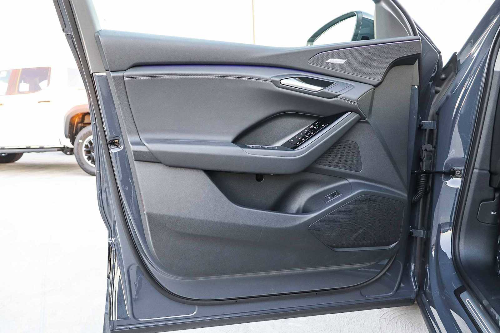 Used 2025 Audi Q6 e-tron Premium Plus w/ Premium Plus image 27