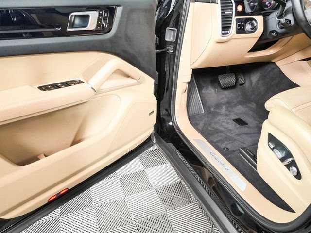 Certified 2020 Porsche Cayenne AWD/4WD image 8