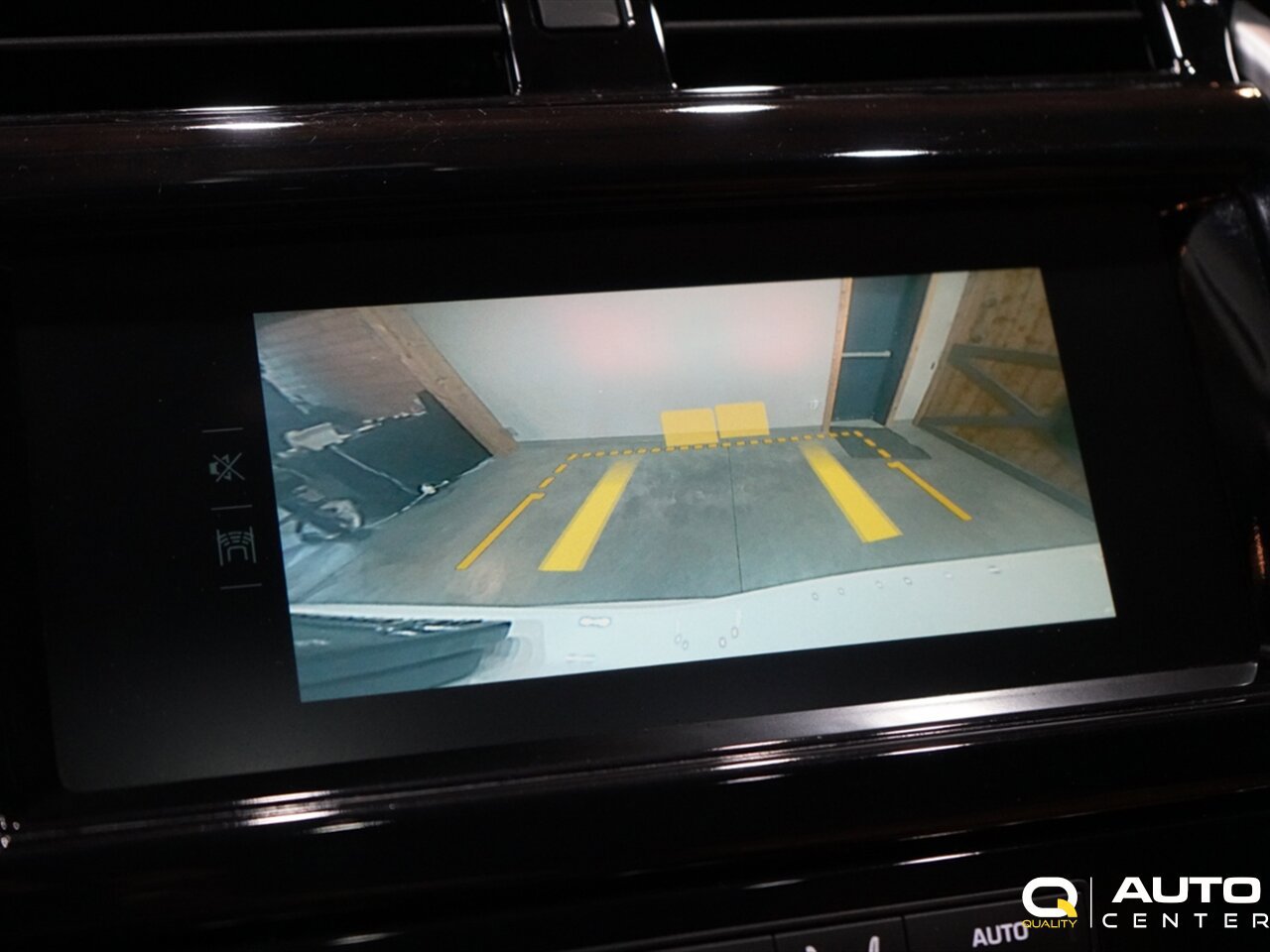 Used 2020 Land Rover Discovery HSE Luxury image 24
