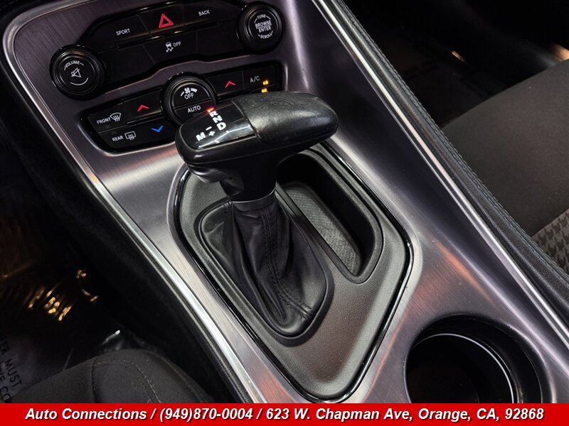 Used 2015 Dodge Challenger SXT RWD image 13