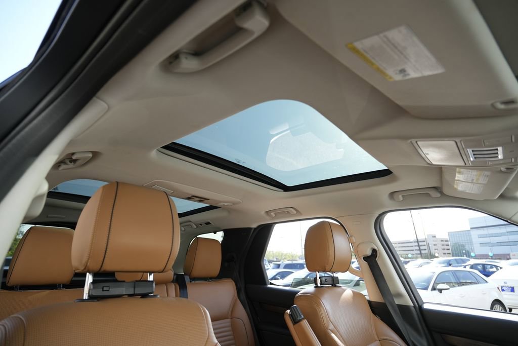 Used 2019 Land Rover Discovery HSE AWD/4WD image 32