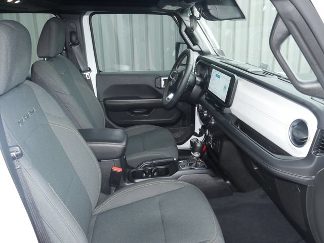 Used 2024 Jeep Wrangler Unlimited Sahara AWD/4WD image 24