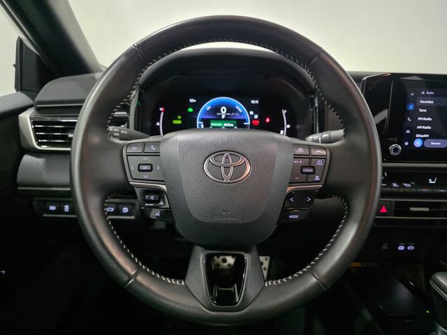Used 2025 Toyota Camry SE FWD image 17