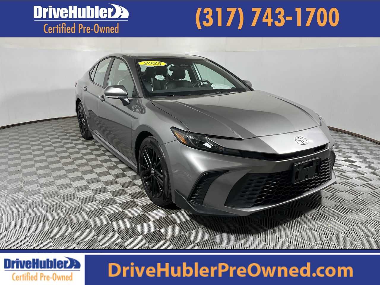 Used 2025 Toyota Camry SE FWD image 1