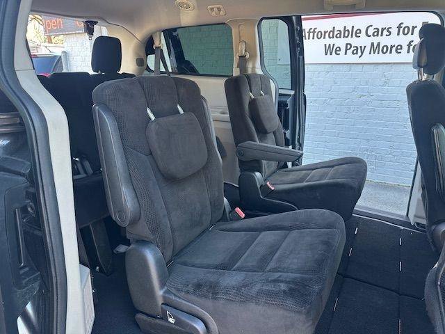 Used 2016 Dodge Grand Caravan SE w/ Quick Order Package 29E SE FWD image 12