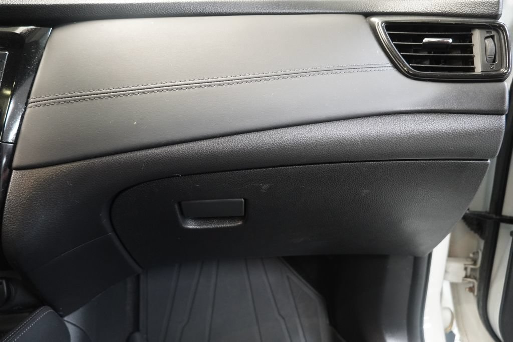 Used 2018 Nissan Rogue SL w/ Premium Package AWD/4WD image 38