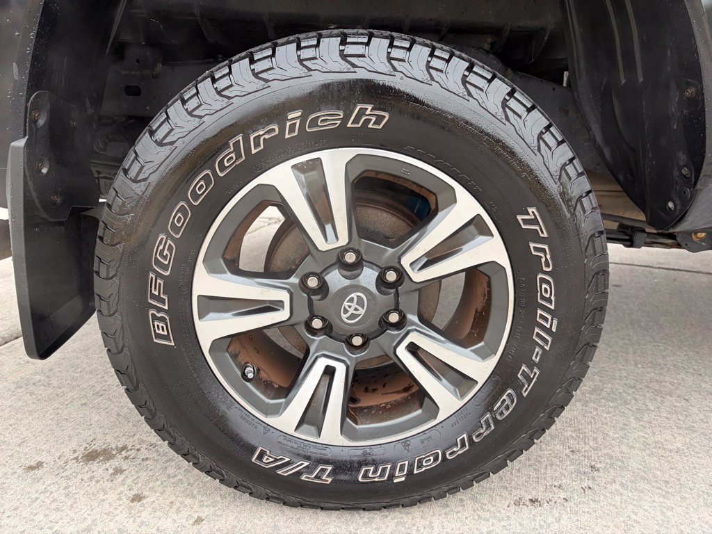 Used 2019 Toyota Tacoma TRD Sport w/ TRD Premium Sport Package AWD/4WD image 9