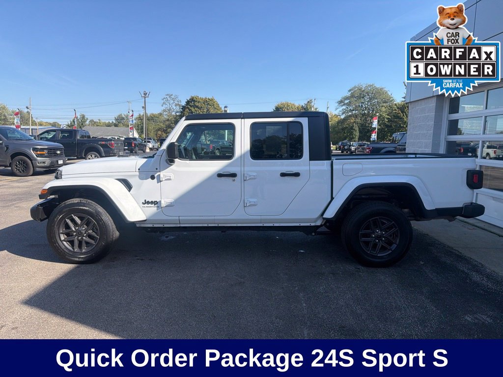 Used 2024 Jeep Gladiator Sport AWD/4WD image 2
