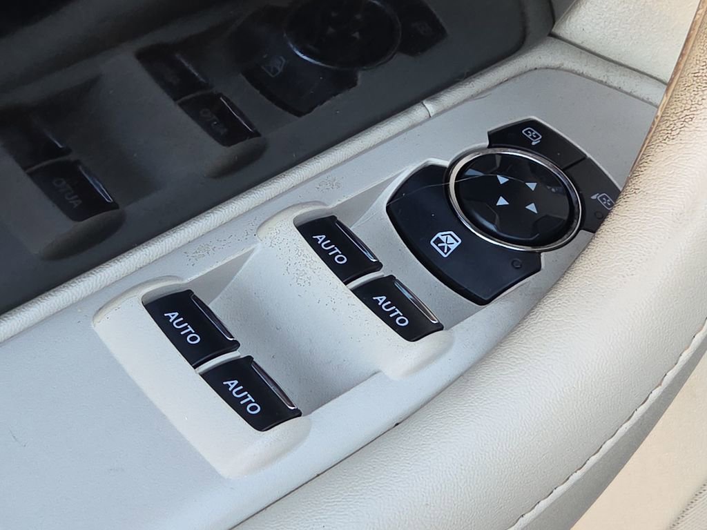 Used 2015 Lincoln MKS Elite w/ Equipment Group 101A image 19