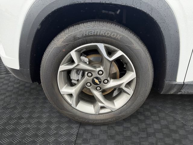 Used 2025 Chevrolet Trax LT w/ LT Convenience Package image 14