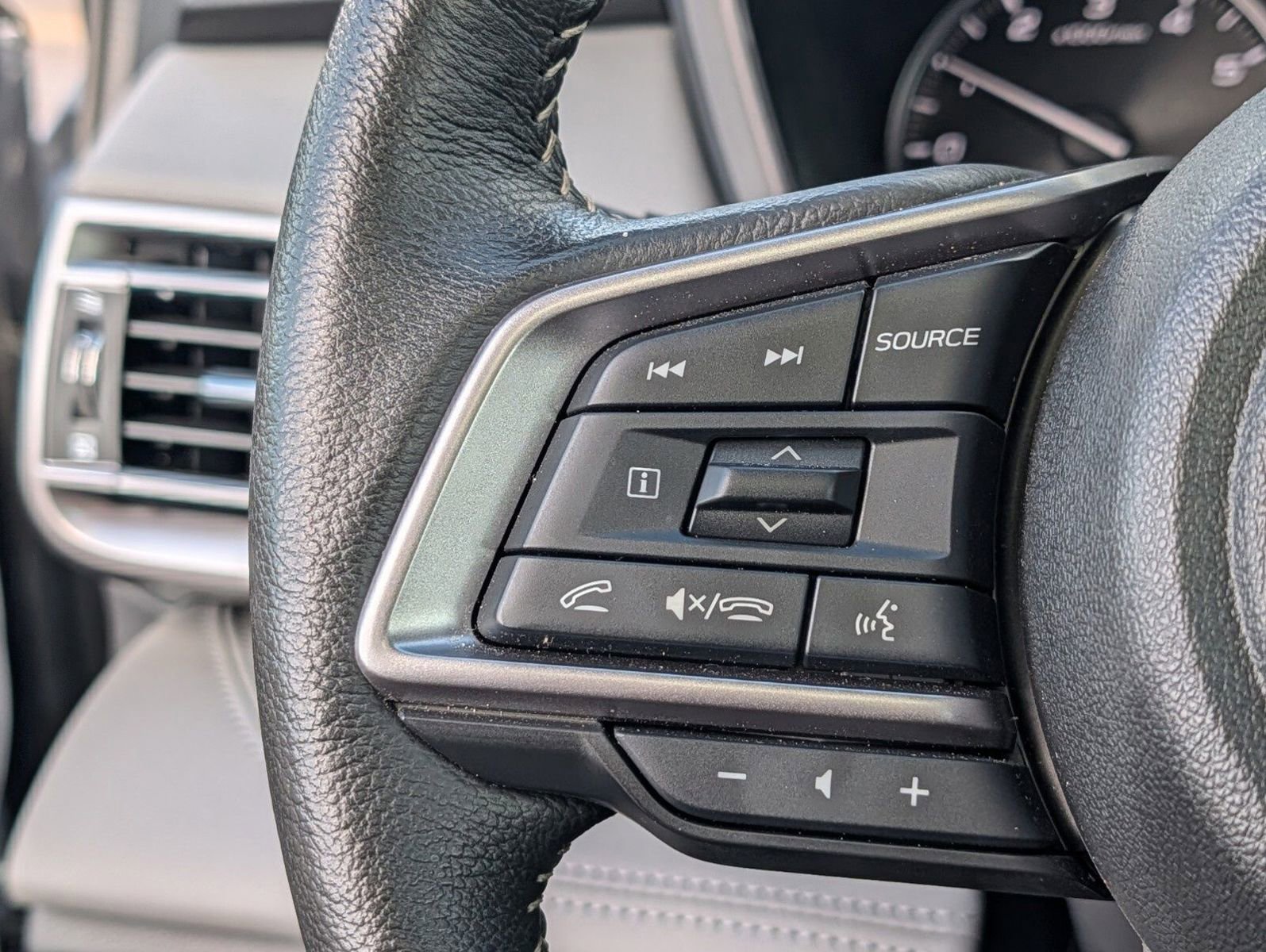 Used 2025 Subaru Legacy Limited image 30