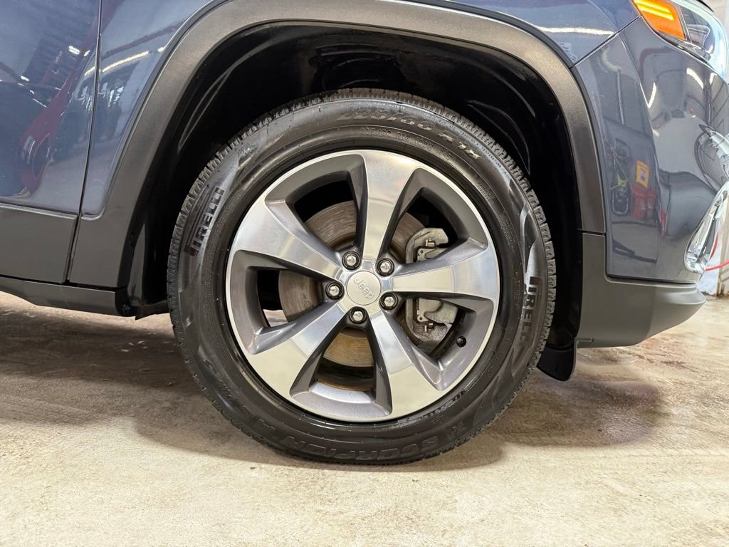 Certified 2020 Jeep Cherokee Limited AWD/4WD image 35
