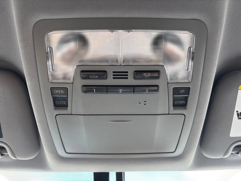 Used 2014 Toyota Highlander XLE FWD image 37
