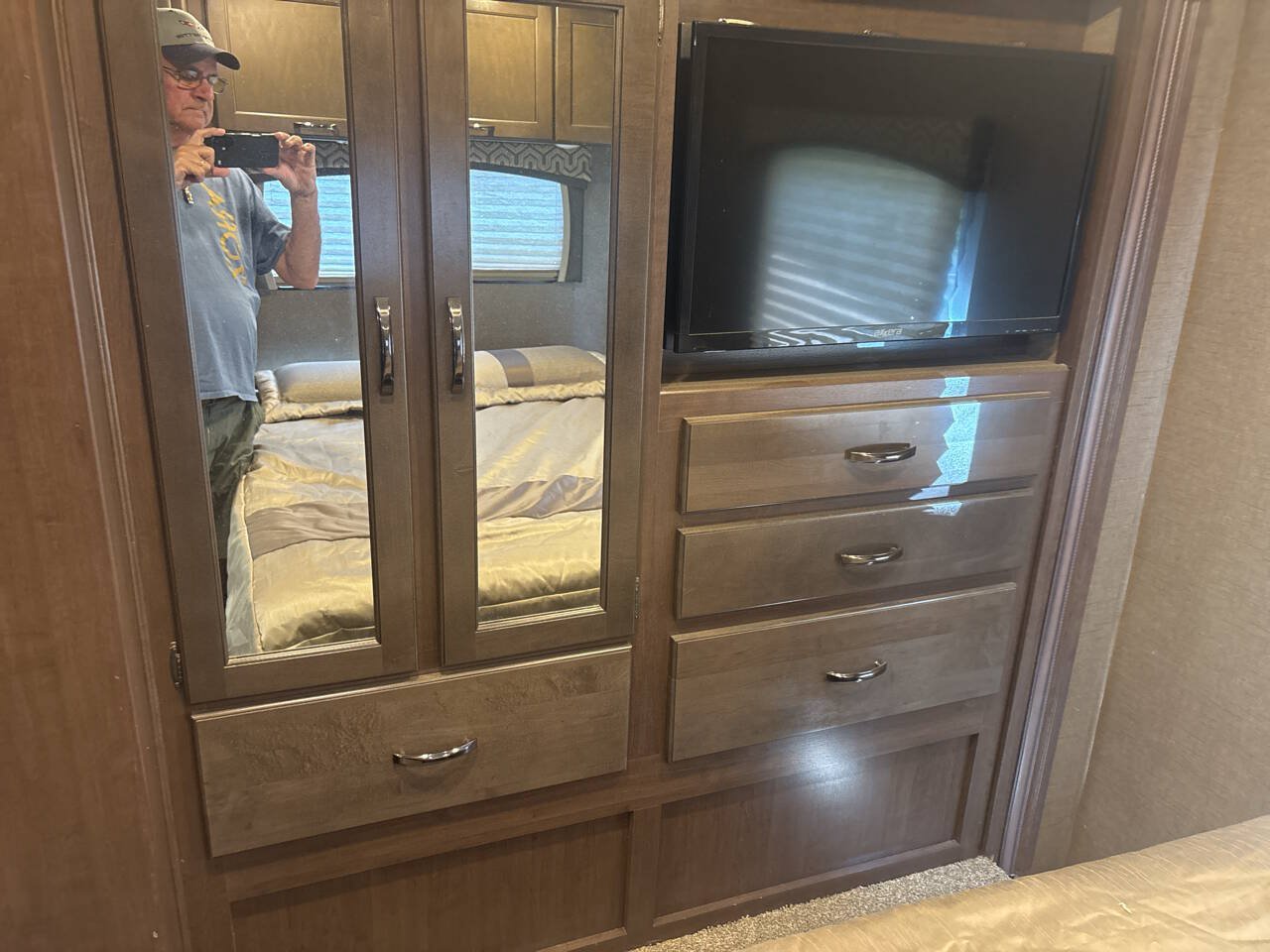 Used 2018 Ford E-450 and Econoline 450 Super Duty w/ Motorhome Prep Package RWD image 19