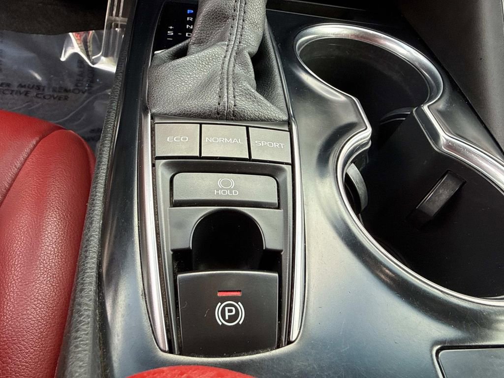 Used 2020 Toyota Camry XSE image 38