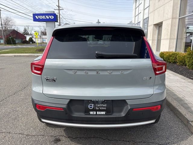 Used 2025 Volvo XC40 B5 Plus image 4