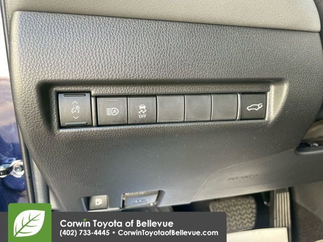 Certified 2022 Toyota Venza LE image 19