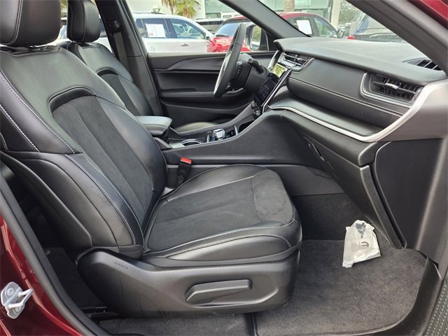 Certified 2025 Jeep Grand Cherokee Altitude image 15