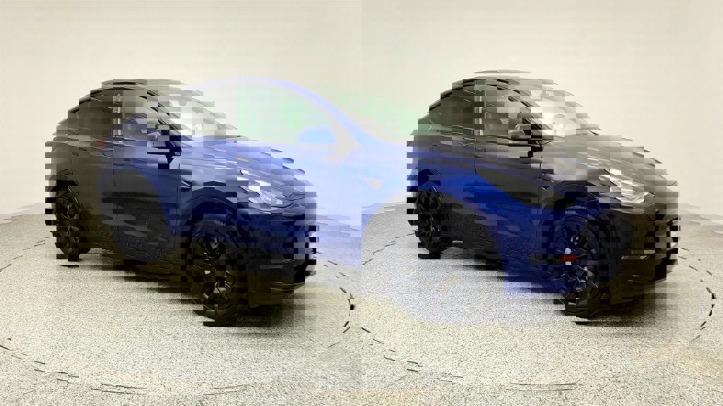 Used 2023 Tesla Model Y AWD image 3