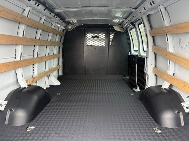 Used 2024 GMC Savana 2500 w/ Driver Convenience Package image 9