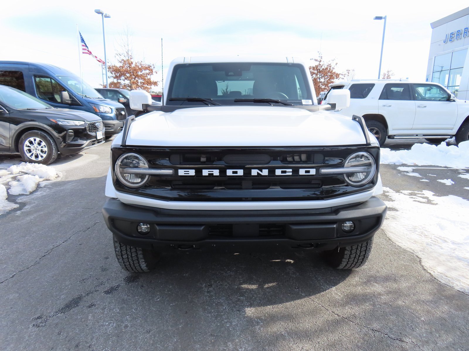 Used 2025 Ford Bronco Outer Banks image 2
