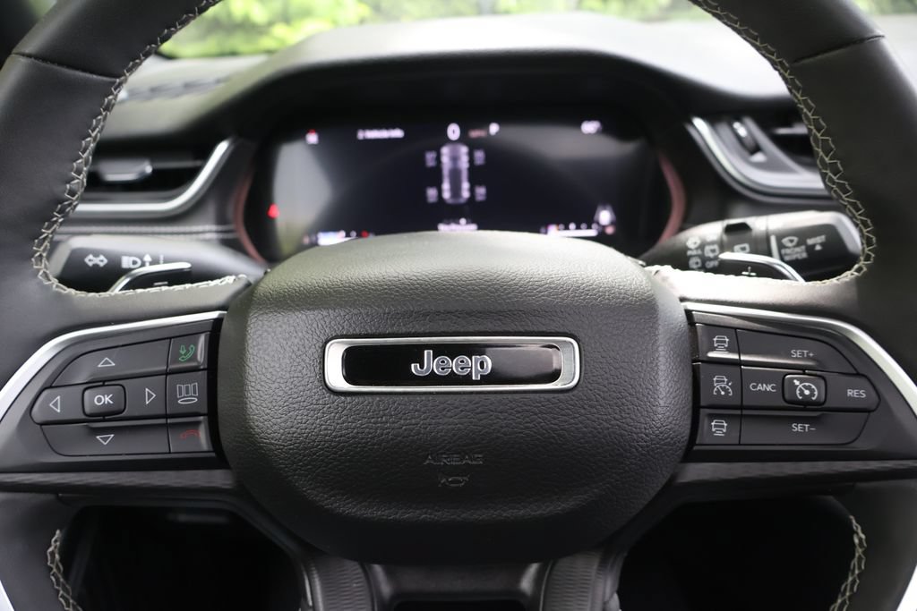 Used 2023 Jeep Grand Cherokee Altitude AWD/4WD image 28