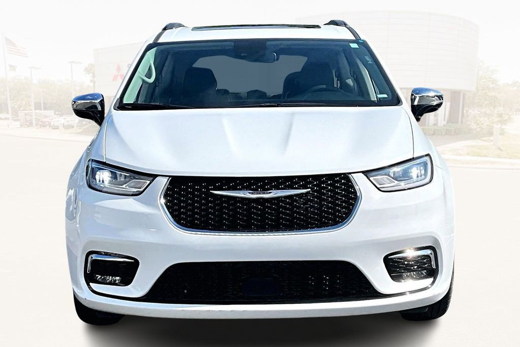 Used 2023 Chrysler Pacifica Limited image 2