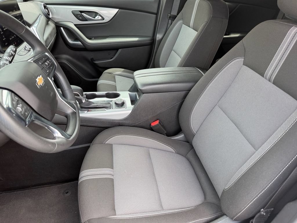 Used 2025 Chevrolet Blazer LT AWD/4WD image 10