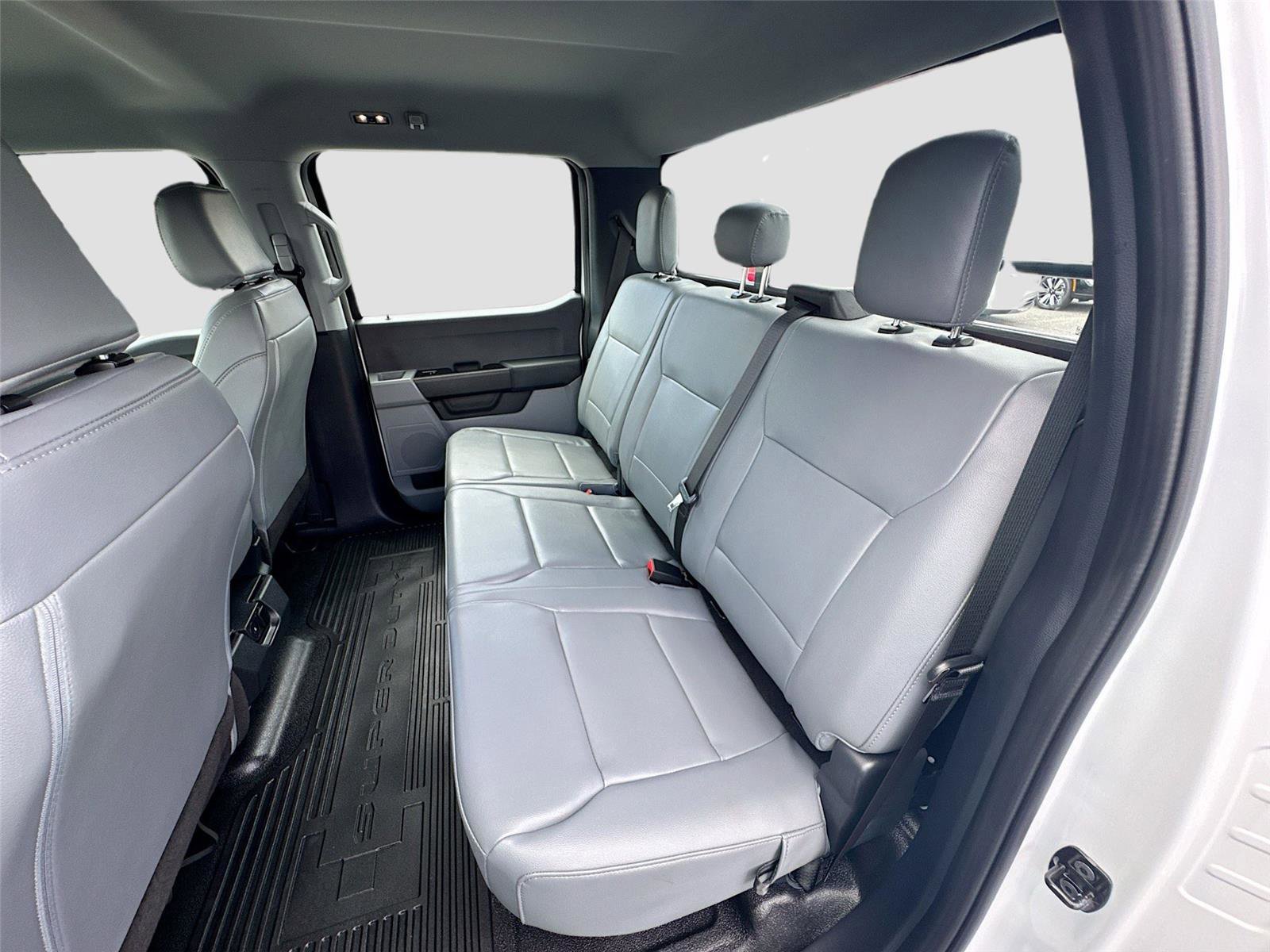 Used 2025 Ford F550 4x4 Crew Cab Super Duty image 3