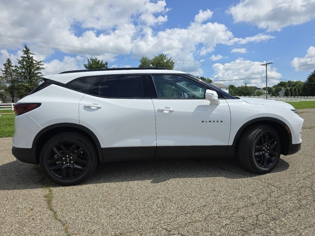 New 2026 Chevrolet Blazer LT w/ LPO, Floor Liner Package AWD/4WD image 11