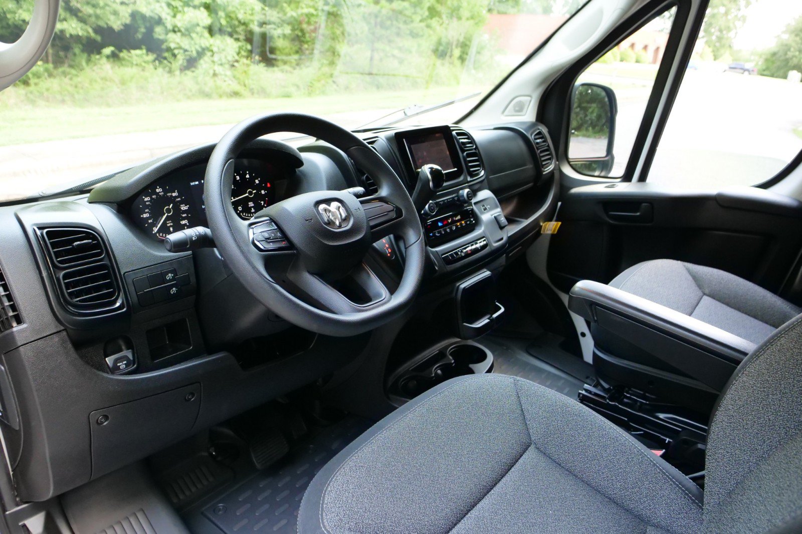 Used 2024 RAM ProMaster 2500 FWD image 2