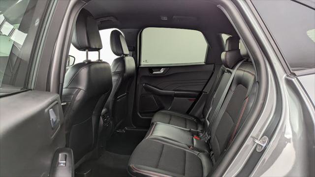 Used 2025 Ford Escape ST-Line Select AWD/4WD image 17