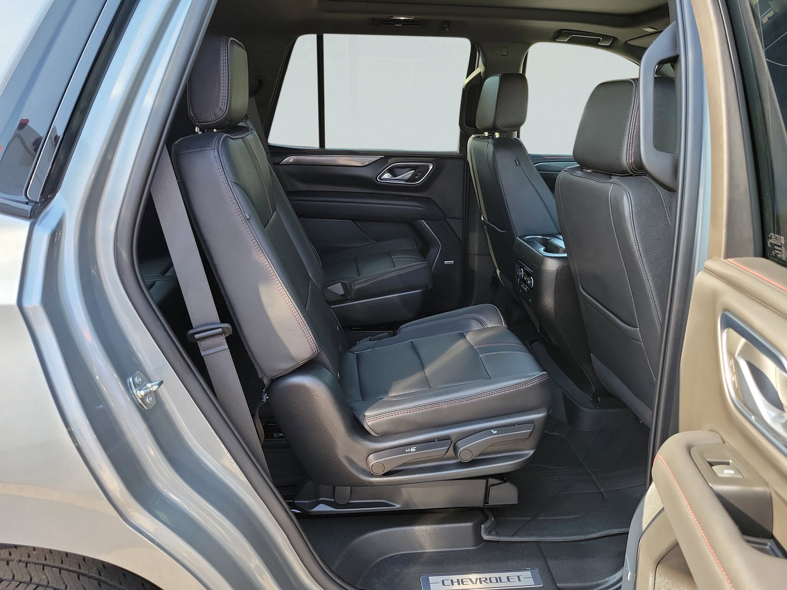 Used 2023 Chevrolet Tahoe RST w/ Luxury Package AWD/4WD image 34