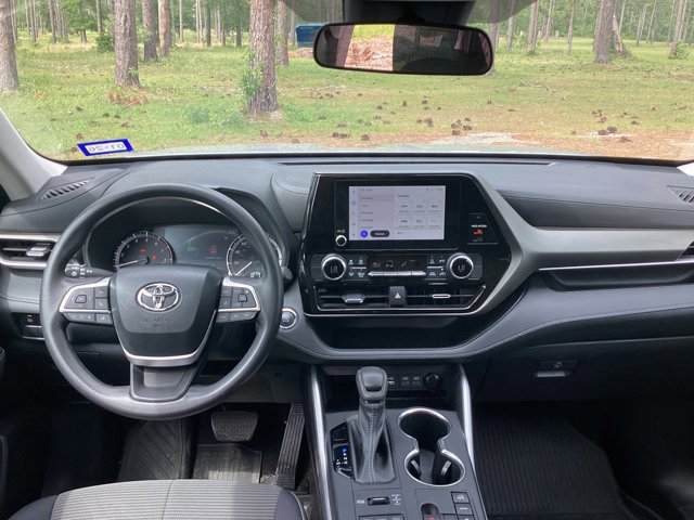 Used 2023 Toyota Highlander L image 18