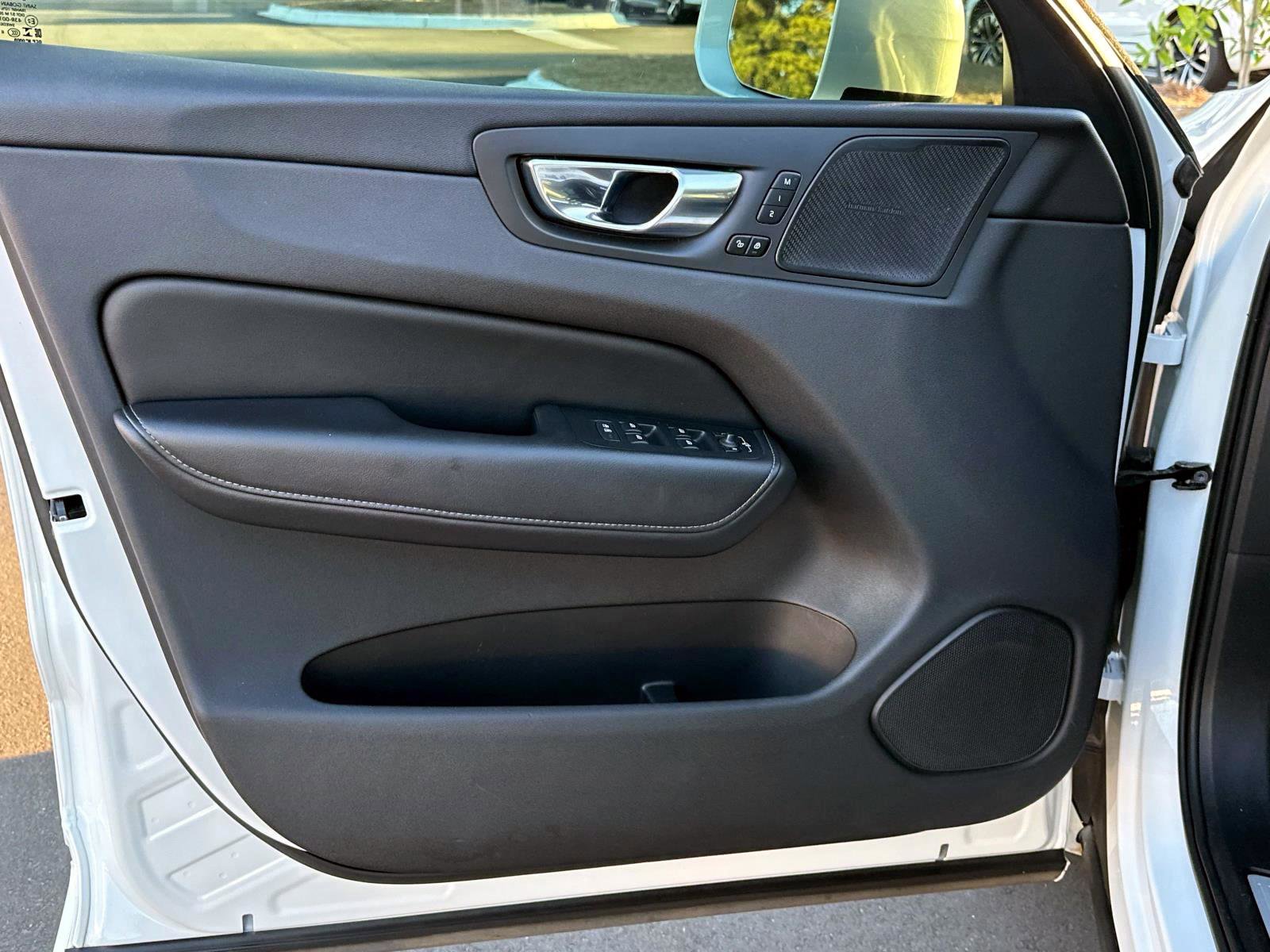 Used 2021 Volvo XC60 T5 Inscription w/ Protection Package Premier image 17