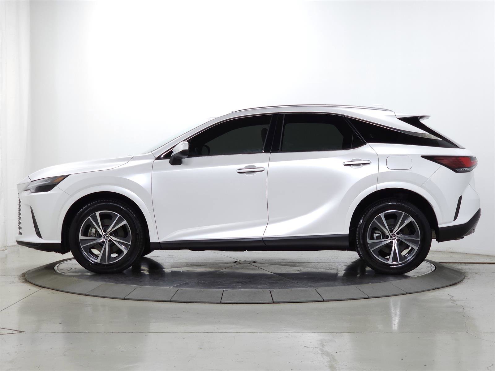 Used 2023 Lexus RX 350 Premium w/ Accessory Package (Z1) image 4