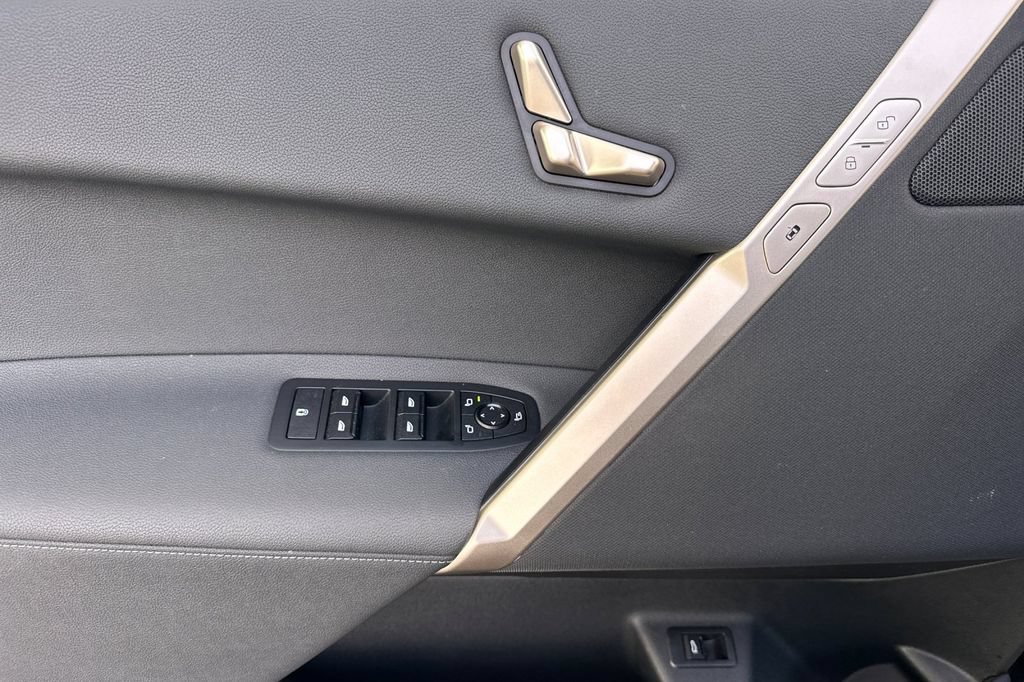 Used 2023 BMW iX xDrive50 AWD/4WD image 10