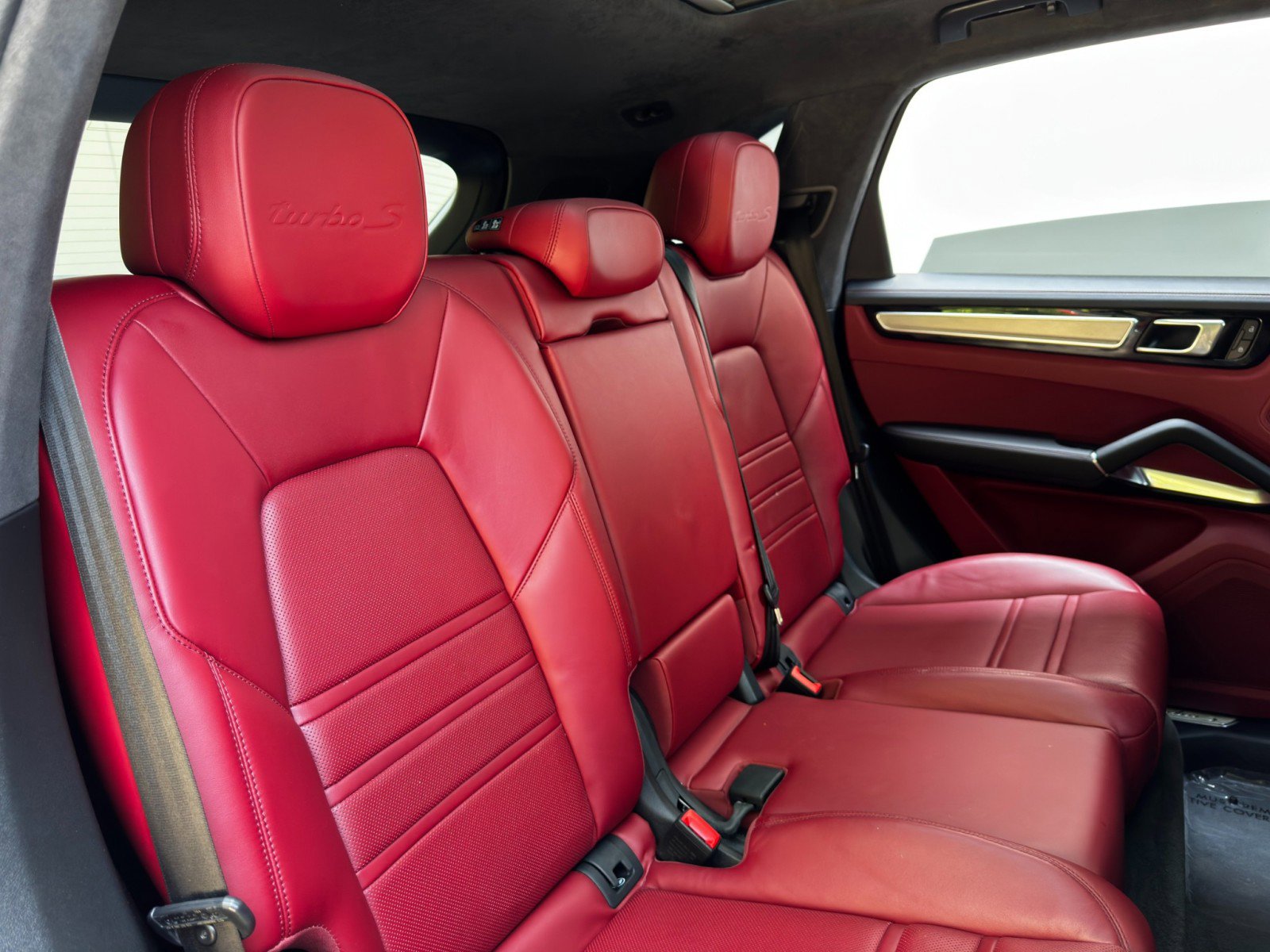 Used 2022 Porsche Cayenne Turbo S w/ Assistance Package image 44