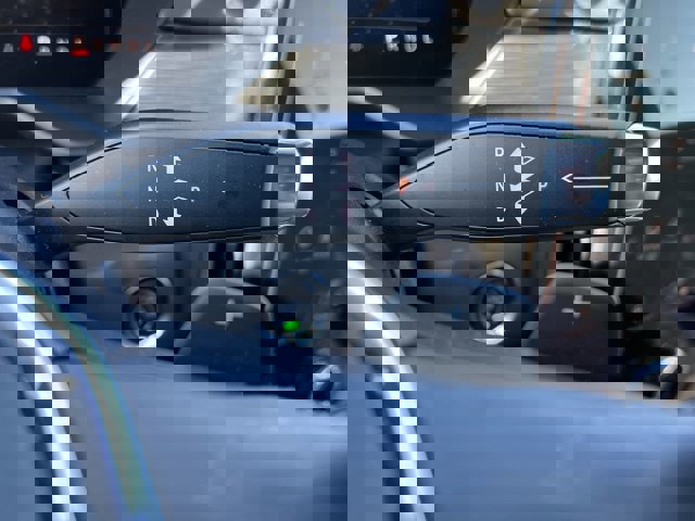 Used 2025 GMC Acadia Elevation image 16