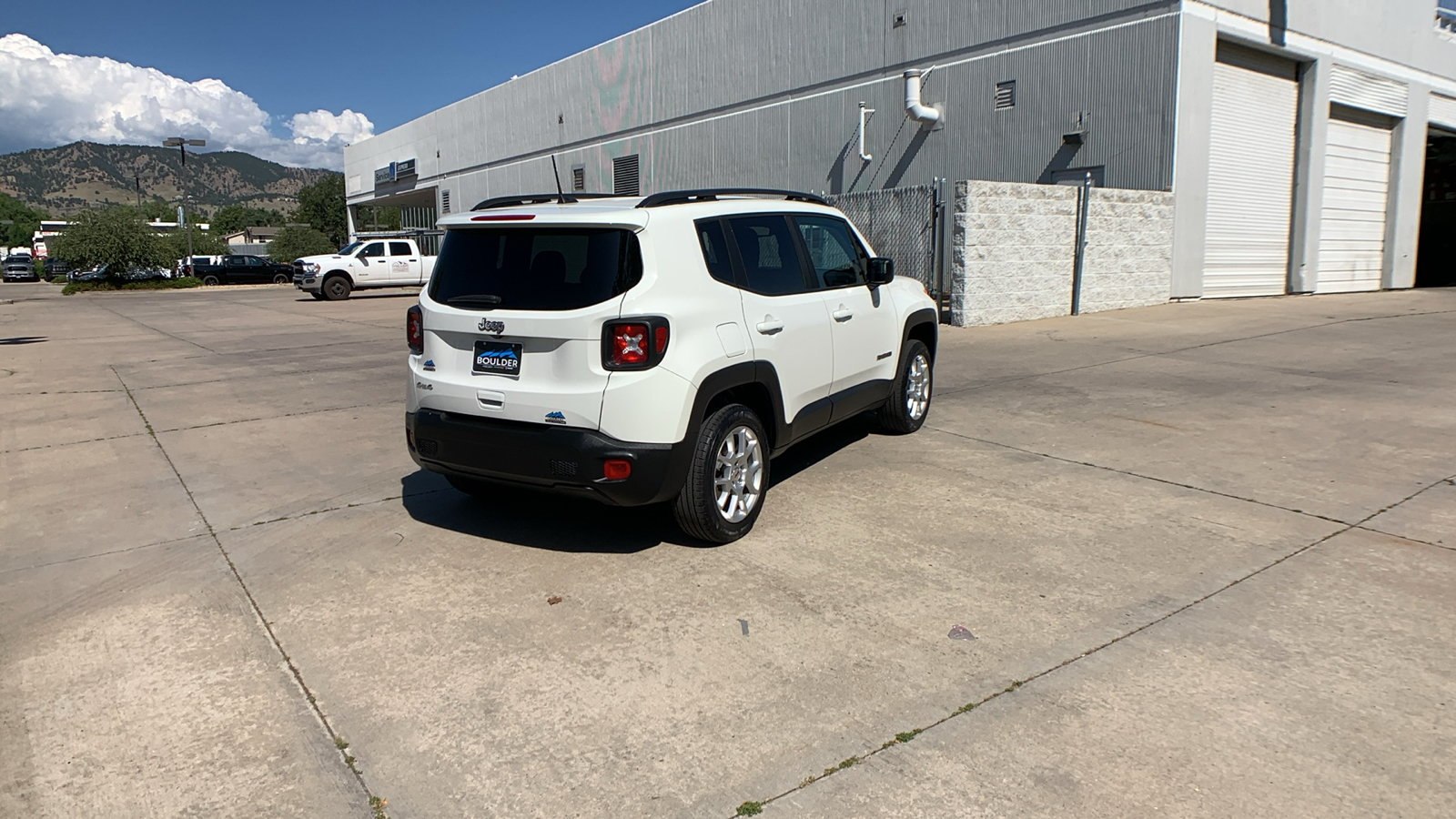 Used 2023 Jeep Renegade Latitude w/ Premium Group AWD/4WD image 5