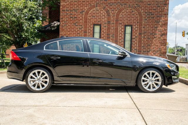 Used 2017 Volvo S60 T5 Inscription Platinum w/ Climate Package FWD image 4