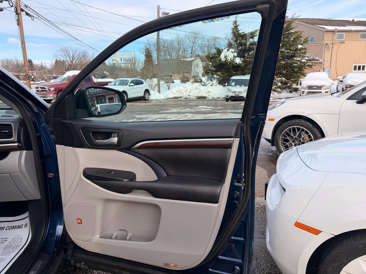 Used 2016 Toyota Highlander Limited Platinum image 32