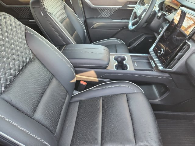 Used 2025 GMC Acadia Denali w/ Super Cruise Package FWD image 14