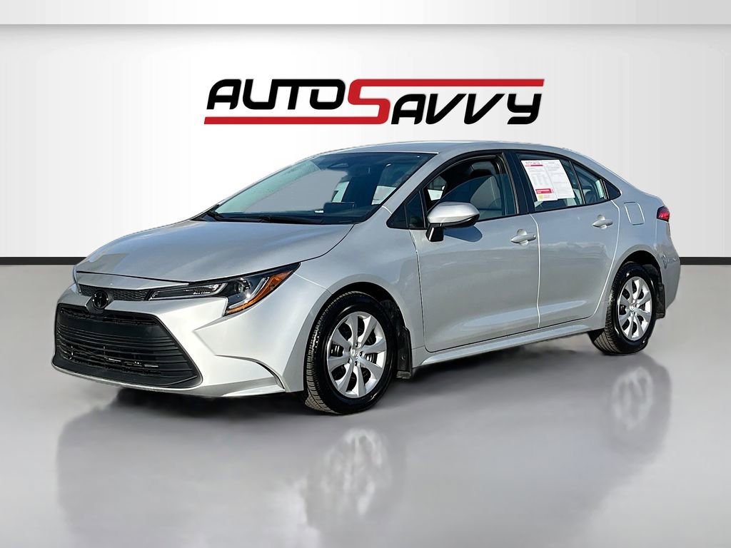 Used 2025 Toyota Corolla LE image 3