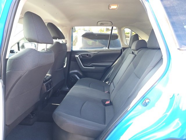 Used 2020 Toyota RAV4 LE w/ Carpet Mat Package image 28