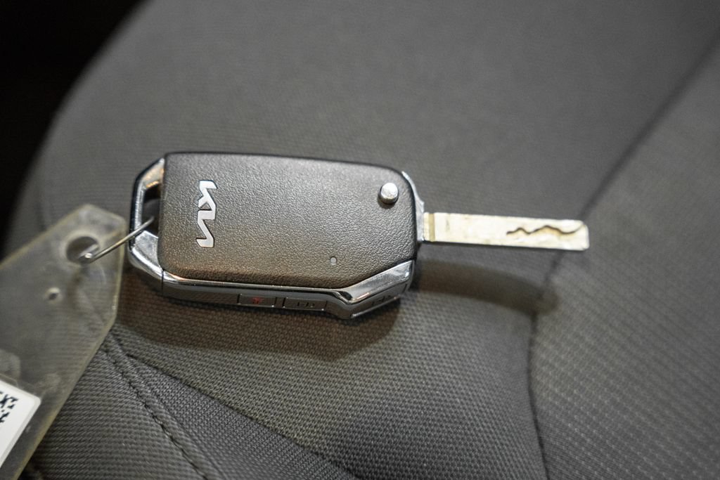 Used 2024 Kia Niro LX FWD image 31