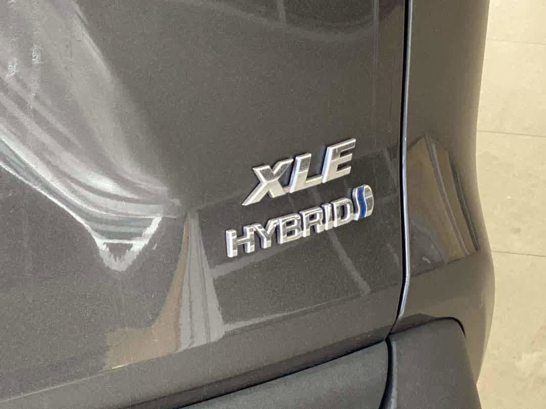 Used 2022 Toyota RAV4 XLE w/ Convenience Package AWD/4WD image 12